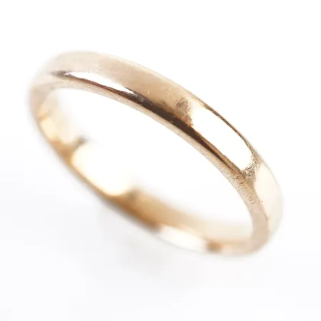 Ring, stl 18(56), bredd 3mm, 18k, gravyr Vikt: 4 g