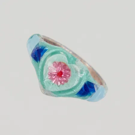 Ring med emalj stl 13¾, bredd 2,5-8,6mm, silver, sliten emalj, grov skena, silver, Vikt: 2,2 g