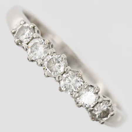 Ring med diamanter 6x ca 0,05ct, stl 17, vitguld 18K Vikt: 2,5 g