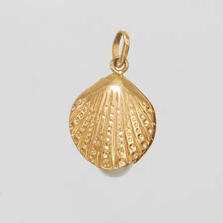 Hänge mussla med odlad pärla, längd ca 25mm, bredd 14,5mm, slitage på pärla, 18K Vikt: 1,8 g