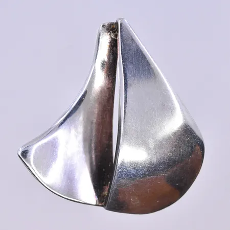 Hänge, längd 33 mm, bredd 30 mm, silver 925/1000. Vikt: 11,9 g