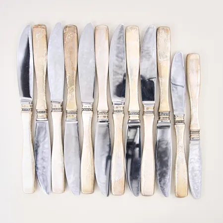 Knivar 12st, olika storlekar, modell Uppsala, längd 18cm samt 20,5cm, rostfritt blad, silver 830/1000 Vikt: 776,2 g