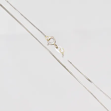 Kedja Venezia vitguld, 46cm, bredd 0,8mm, trasig länk, 18K Vikt: 2,5 g