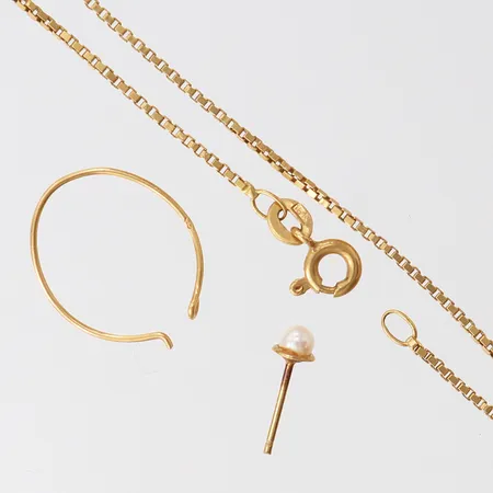 Guldskrot, defekt, 18K.  Vikt: 4,3 g