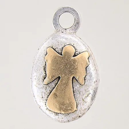 Hänge med motiv av ängel, 40x24mm, detaljer i 18K, mindre bucklor samt repor, silver 925/1000 Vikt: 32,5 g