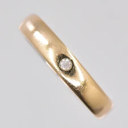 Ring med vit sten, stl 17¾, skadad sten, 14K Vikt: 3 g
