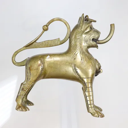 Parfymbrännare i mässing i form av Lejon, tillverkad i Tyskland 1800-talets slut 14x13cm 