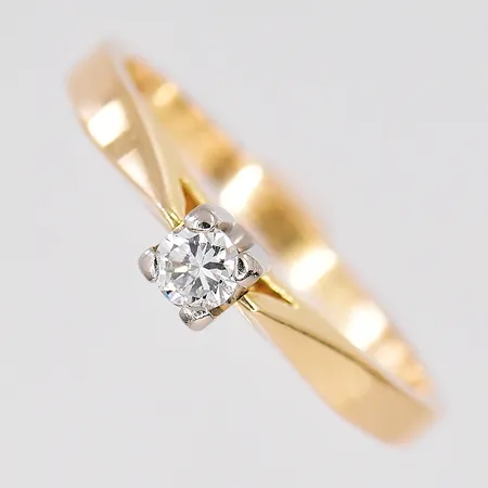 Ring med diamant 0,11ct enligt gravyr stl 17½ personligt graverad, 18K Vikt: 2,7 g