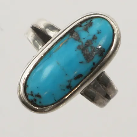 Ring med turkos sten, stl 16¾, bredd 3,8-21mm, skadad sten, 925/1000 silver Vikt: 6 g
