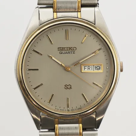 Herrur Seiko, stål, quartz, 34,5mm, refnr 5Y23-8A11, serienr 762670, dag, datum, stållänk ca 18cm, går ej, behov av batteribyte, smärre repor, inga tillbehör.