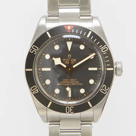 Herrur Tudor Black Bay 58, stål, automatisk, 39mm, ref: 79030N, snr: 8AW1967, Cal. MT5402, verknr: T606YJ8366, safirglas, kort stållänk repig, total längd: 18,8cm, certifikat samt kvitto Krons ur daterat 03.11.2023, inga övriga tillbehör.