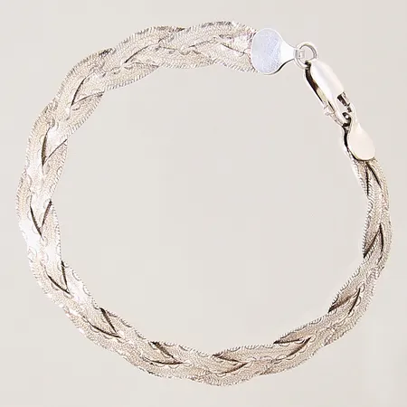 Armband, flätad dekor, längd 19cm, bredd 7mm, GHA, silver 925/1000 Vikt: 8,6 g