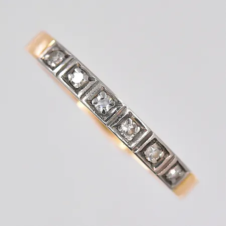 Ring med diamanter ca 6x0,01ct, stl 17¼, gravyr, 18K Vikt: 2,2 g