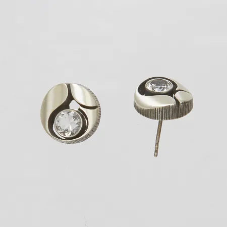 Örhängen med bergkristall, Ø11,6mm, en snurrebuss saknas, Karl Laine / Risto Ilmonen, Finnfeelings, silver, 925/1000 Vikt: 3,3 g