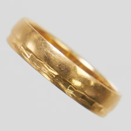 Ring, Ø14¼, bredd: 3,4mm, personlig gravyr, mönsterdekor, Schalins, 18K Vikt: 1,4 g