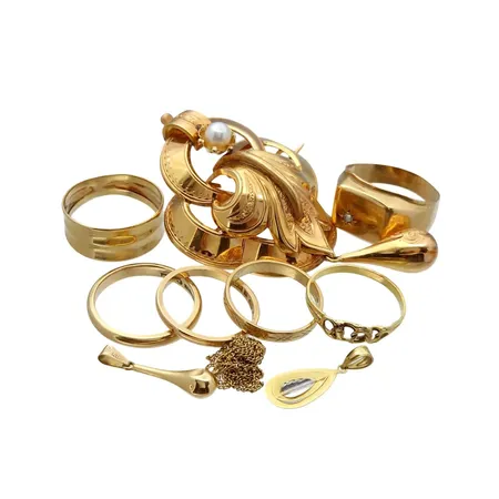 Diverse smycken, 18K guld, slitage, defekter och gravyrer Vikt: 28,8 g