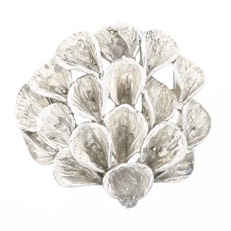 Hänge med organisk dekor, höjd 32mm, bredd 35mm, tillverkad av Nordisk Kokusai AB, Sundbyberg 1977, omarbetad från brosch, silver 925/1000 Vikt: 12,2 g