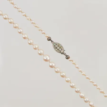 Pärlcollier med odlade sötvattenpärlor, 52cm, bredd:3,5-7,0mm, silverlås 835/1000. Vikt: 0 g