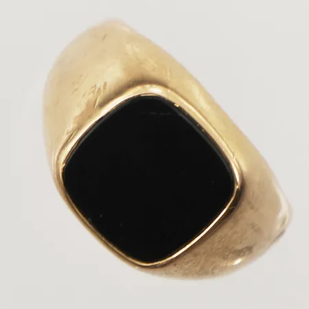 Klackring med onyx, stl 18¼, bredd 13,3mm, repig sten, 18K Vikt: 5,7 g