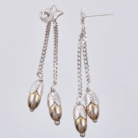 Ett par örhängen, längd: ca 4cm, bredd: ca 1,5-4mm, saknar stoppers, 925/1000 Silver Vikt: 2,2 g