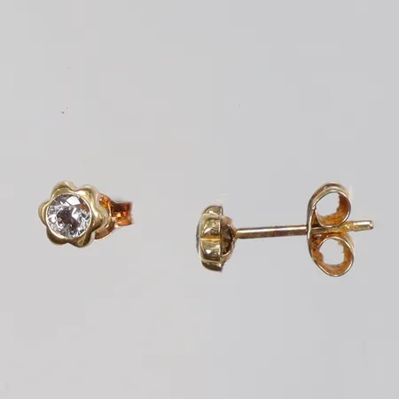 Ett par Örhängen med vita stenar Ø4mm 18K Vikt: 0,5 g