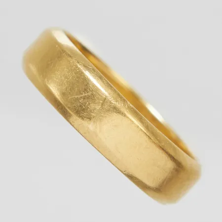 Ring, slät, Ø17¾, bredd: 5,1mm, ograverad, repig, 18K Vikt: 6 g