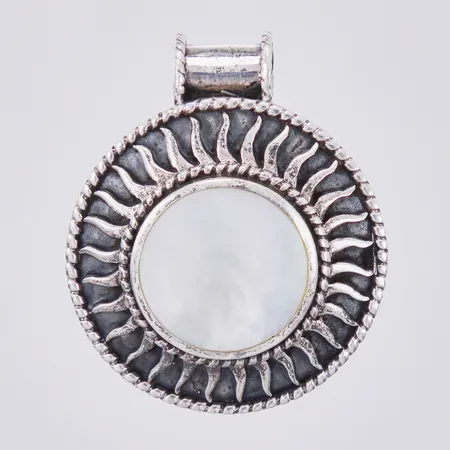 Hänge med pärlemor läng: ca 4cm Ø ca 33mm GHA 925/1000, silver Vikt: 16,5 g