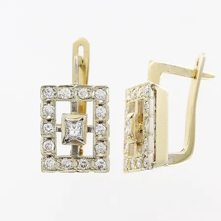 Ett par örhängen, diamanter 28 x ca 0,03ct briljantslipade, 2 x ca 0,15ct prinsesslipade, 20x12mm, vitguld, i behov av rodiering, 18K.  Vikt: 9,5 g