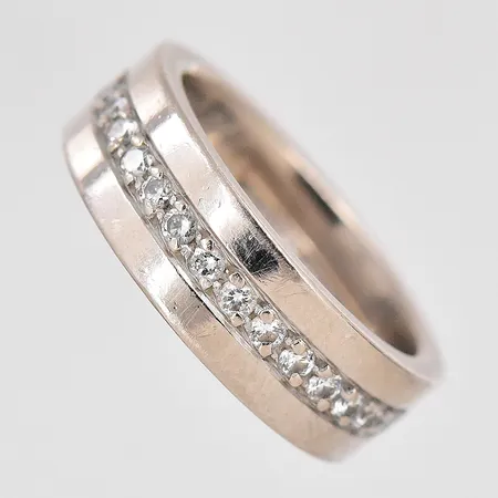 Ring vitguld med diamanter 0,32ctv enligt gravyr, stl 16, bredd 6mm, personligt graverad, 18K Vikt: 9,4 g