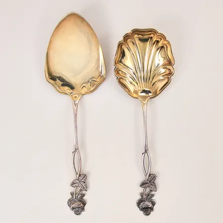 Kakspade, längd 18,3cm, Kompottsked, längd 17,5cm, delvis förgyllda, silver 830/1000 Vikt: 58,1 g