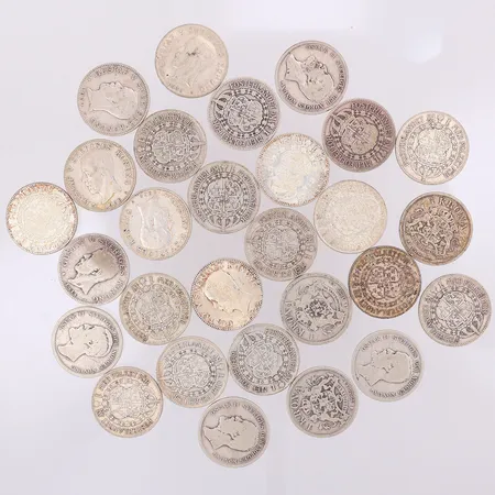 28 mynt nominellt värde 1 kr, 800/1000 silver Vikt: 206,9 g