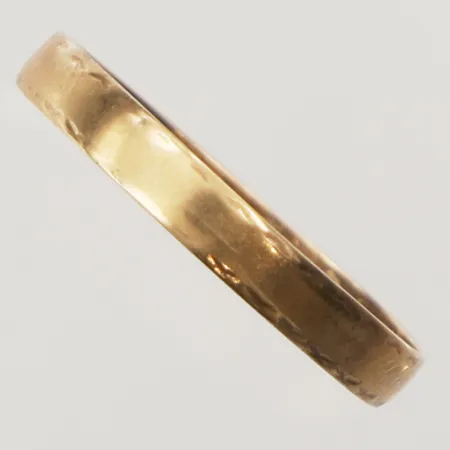Ring, skev, gravyr, 18K  Vikt: 1,3 g