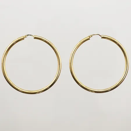 Ett par örhängen, Ø46mm, bredd 3mm, skeva stift, 18K Vikt: 4,3 g