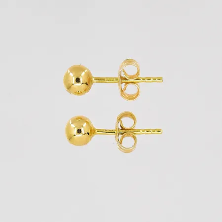 Ett par örhängen Ø 4mm GHA, 18K Vikt: 0,4 g