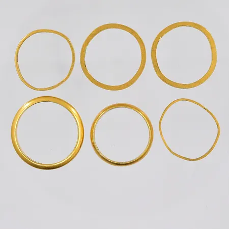 6 Ringar, gravyrer, defekter, 23K Vikt: 22,4 g