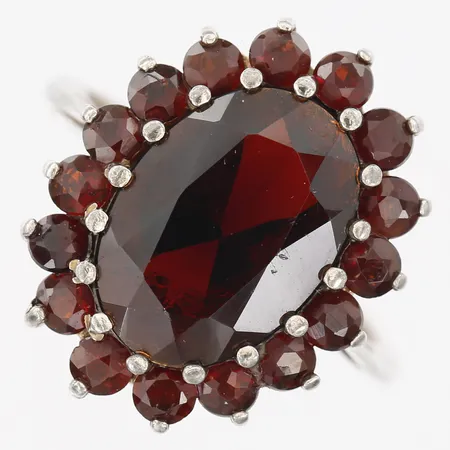 Ring med granater, stl: 17, silver 925/1000 Vikt: 5 g