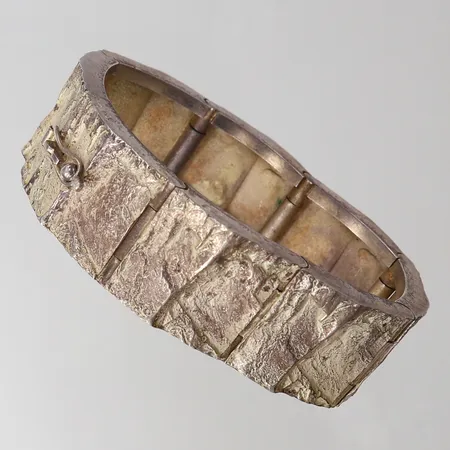 Armband halvstelt, längd 18,5cm, bredd 22mm, Silver 830/1000. Vikt: 65,1 g