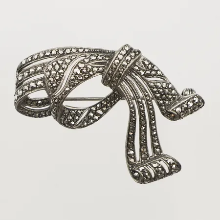 Brosch med markasiter, 49x36mm, 830/1000 Vikt: 10,9 g