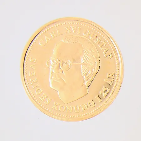 Minnesmynt, Carl XVI Gustaf, Sveriges Konung i 25 år, Ø21 mm, nominellt värde 1000kr, 1998, 21,6K Vikt: 5,8 g