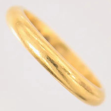 Ring, slät, stl 19, bredd 3,5mm, gravyr, 23K Vikt: 7,7 g