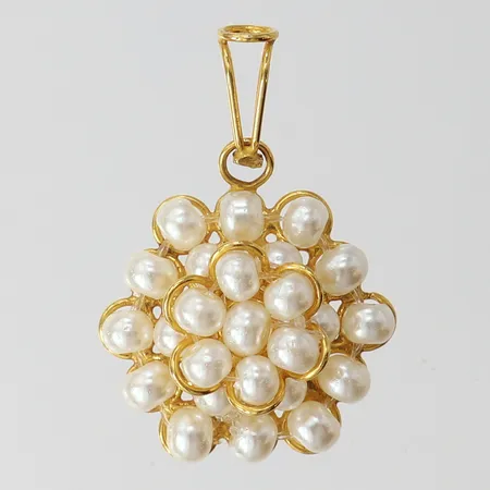 Hänge med imitationspärlor, 32x22mm ink ögla, 18K. Vikt: 4,1 g