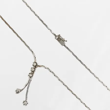 Collier med vita stenar, längd 42cm, höjd på hänge 40mm, silver 835/1000 Vikt: 13,3 g
