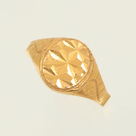 Klackring med mönster, stl 13½, bredd 2-8,5mm, ojämn skena, bucklig, 21K Vikt: 1,4 g