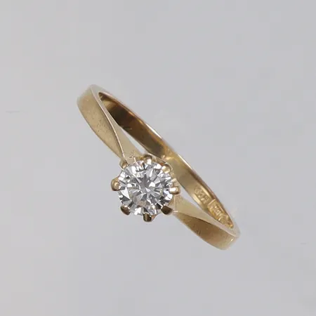 Ring med diamant 1xca0,32ct kvalité ca W/VS1-VVS stl 16¼ STR (Hans Strömdahl AB) Stockholm 1986, 18K Vikt: 2,3 g