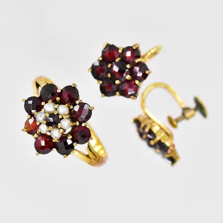 Ring med granater, stl 17, ett par örhängen Ø 10mm, skruvmodell, gul metall