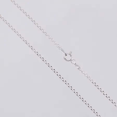 Kedja längd ca 50cm, bredd ca 1mm, 925/1000silver Vikt: 4 g