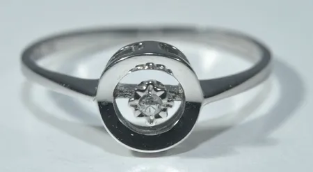 Ring m brilj 0,01ct 18k 1,5 gr Ø 16,5 mm B 7 mm Vikt: 1,5 g