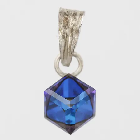 Hänge med blåvit glassten, höjd inkl. ögla: 19 mm, bredd: 10 mm, 925/1000 silver. Vikt: 1 g