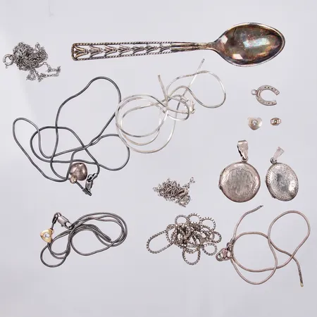 Diverse smycken, en sked, defekt/trasigt, 830/1000 Silver Vikt: 40,8 g