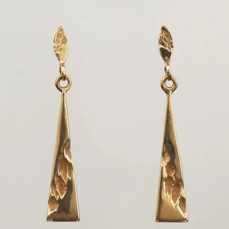 Ett par örhängen, längd 30mm, bredd 5,6mm, saknar snurrebussar, 18K  Vikt: 2,1 g